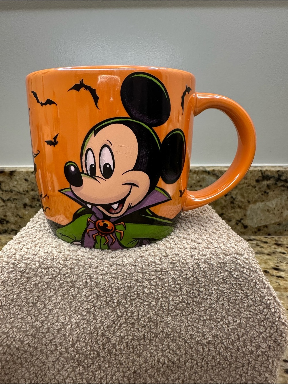 🧛‍♂️🐭🧡 Vintage Disney Parks Mickey Mouse Vampire/Dracula Halloween Mug